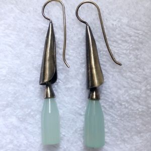 Vintage Jewelry - Vintage Prehnite Stone Lotus Petal Dangle Earrings Vintage Jewelry - Vintage Prehnite Stone Lotus Petal Dangle Earrings